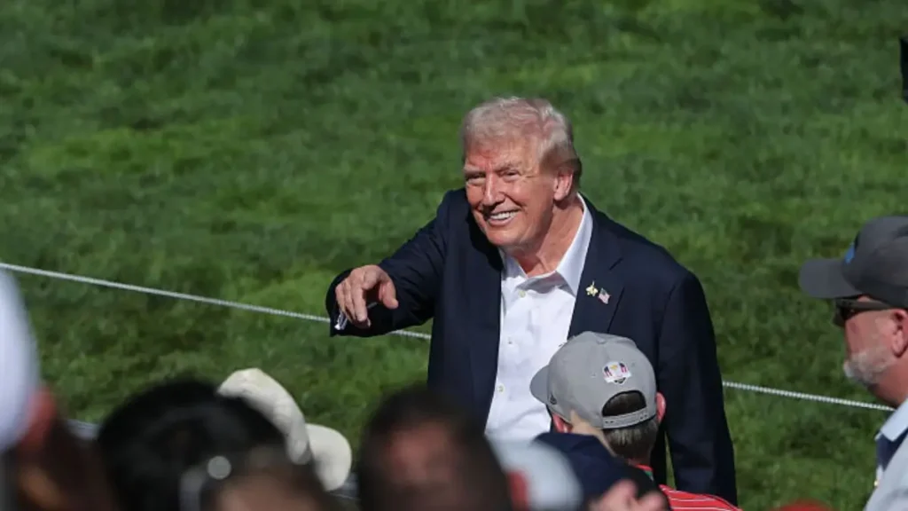 ‘OMG … Someone Please’: Trump Pulls His ‘Friend’ Into the Spotlight Just to Humiliate Him Then Admits Why Successful People Irritate Him ‘OMG … Someone Please’: Trump Pulls His ‘Friend’ Into the Spotlight Just to Humiliate Him Then Admits Why Successful People Irritate Him