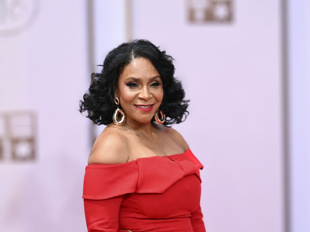Singer Teedra Moses Delivers A Fierce Message About Aging & Self Worth Singer Teedra Moses Delivers A Fierce Message About Aging & Self Worth