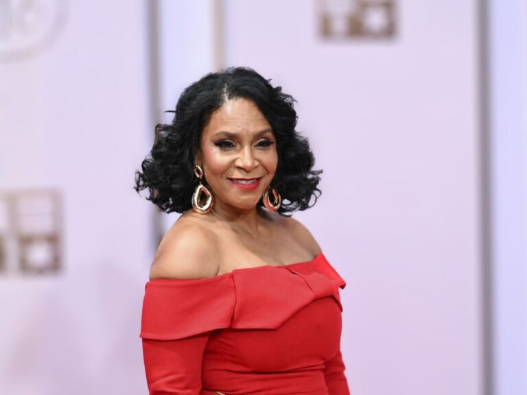Singer Teedra Moses Delivers A Fierce Message About Aging & Self Worth Singer Teedra Moses Delivers A Fierce Message About Aging & Self Worth