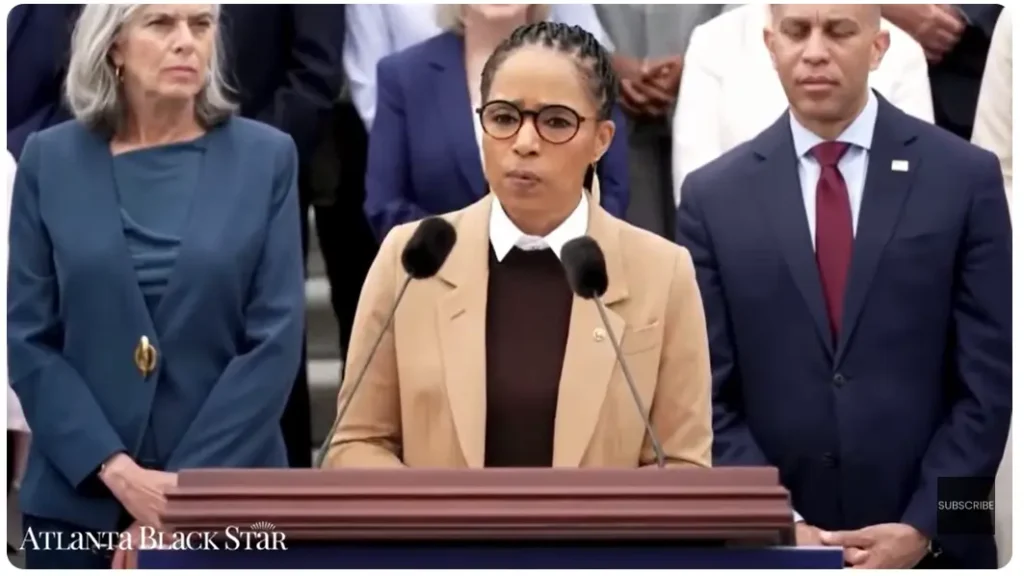 Two Democrats Hit the Capitol Steps, Picked Up Trump’s Most Damning Words and Threw Them Right Back in His Face — and Now That Clip Is Spreading Faster Than He Can Shut It Down Two Democrats Hit the Capitol Steps, Picked Up Trump’s Most Damning Words and Threw Them Right Back in His Face — and Now That Clip Is Spreading Faster Than He Can Shut It Down