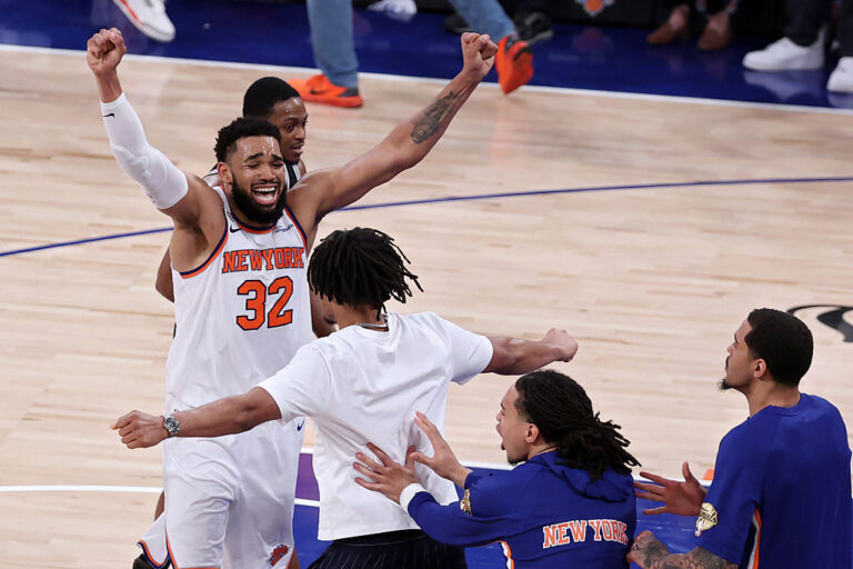Knicks Win! New York Erupts As Spurs Blow 29-Point Lead In NBA Finals Game 4 Knicks Win! New York Erupts As Spurs Blow 29-Point Lead In NBA Finals Game 4
