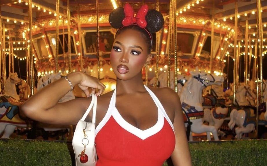 Fairest Of Them All! A Gallery Of Mirror Mesmerizers, Spellbinding Stunners & Dreamy Dazzlers Who Served Main Princess Energy At Disney Parks, Vol. 2 Fairest Of Them All! A Gallery Of Mirror Mesmerizers, Spellbinding Stunners & Dreamy Dazzlers Who Served Main Princess Energy At Disney Parks, Vol. 2