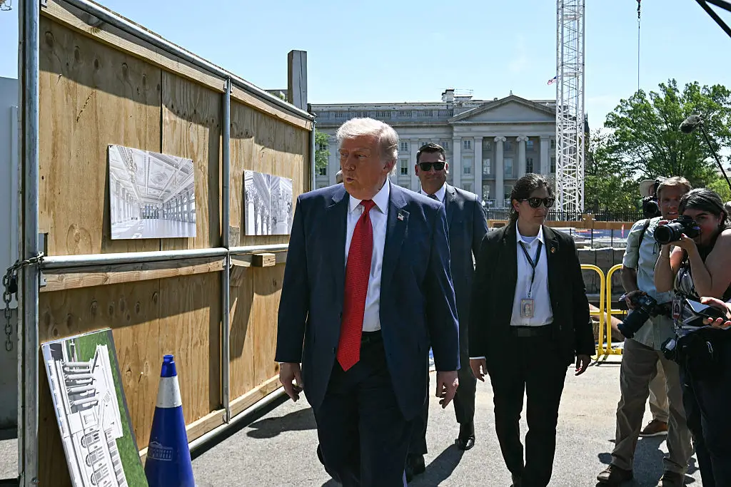 ‘Please Stop Him!’: Trump Was Caught Fuming and Pointing for Six Straight Minutes at White House Renovations — Then Fans Zoomed In and Saw Disaster ‘Please Stop Him!’: Trump Was Caught Fuming and Pointing for Six Straight Minutes at White House Renovations — Then Fans Zoomed In and Saw Disaster