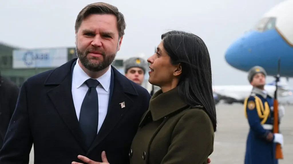 ‘I Wish My Husband Would!’: JD Vance Slapping His Wife in Awkward Exchange on Live TV Goes Viral —And Then That Erika Kirk Neck Grab Came Back Up ‘I Wish My Husband Would!’: JD Vance Slapping His Wife in Awkward Exchange on Live TV Goes Viral —And Then That Erika Kirk Neck Grab Came Back Up