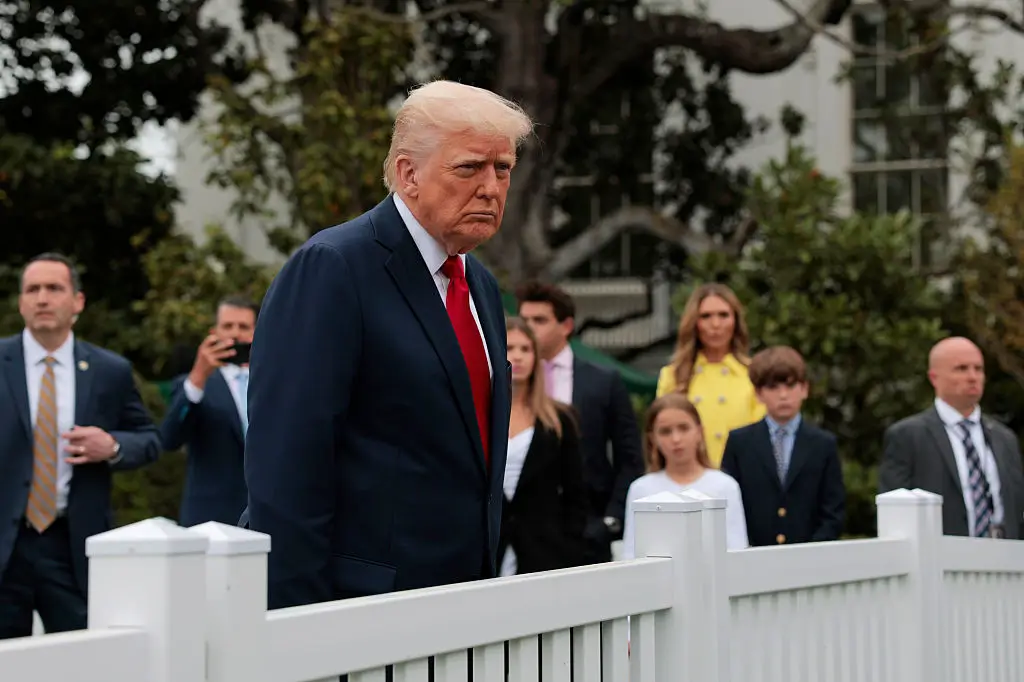 ‘Close to Death’: Trump Struggles to Walk on Live TV, Barely Catches His Breath as He Responds, But Snaps When He Sees the Reporter He Doesn’t Like