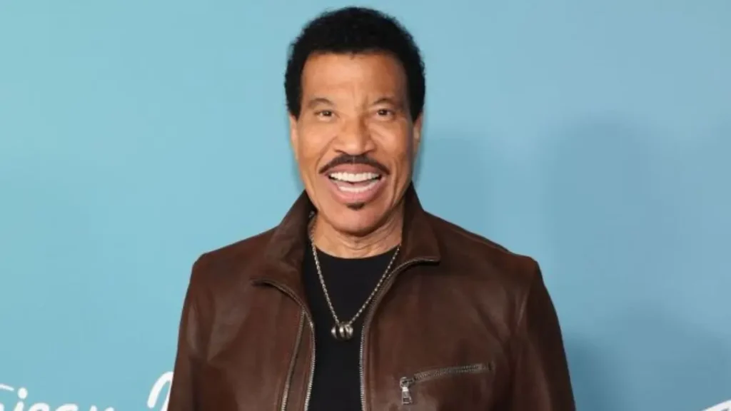‘Dang My Guy Is Hurting’: Lionel Richie Hospitalized as Fans Fear the Worst After He Stops the Show and Cameras Capture His Final Moments on Stage