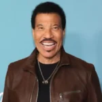 ‘Dang My Guy Is Hurting’: Lionel Richie Hospitalized as Fans Fear the Worst After He Stops the Show and Cameras Capture His Final Moments on Stage