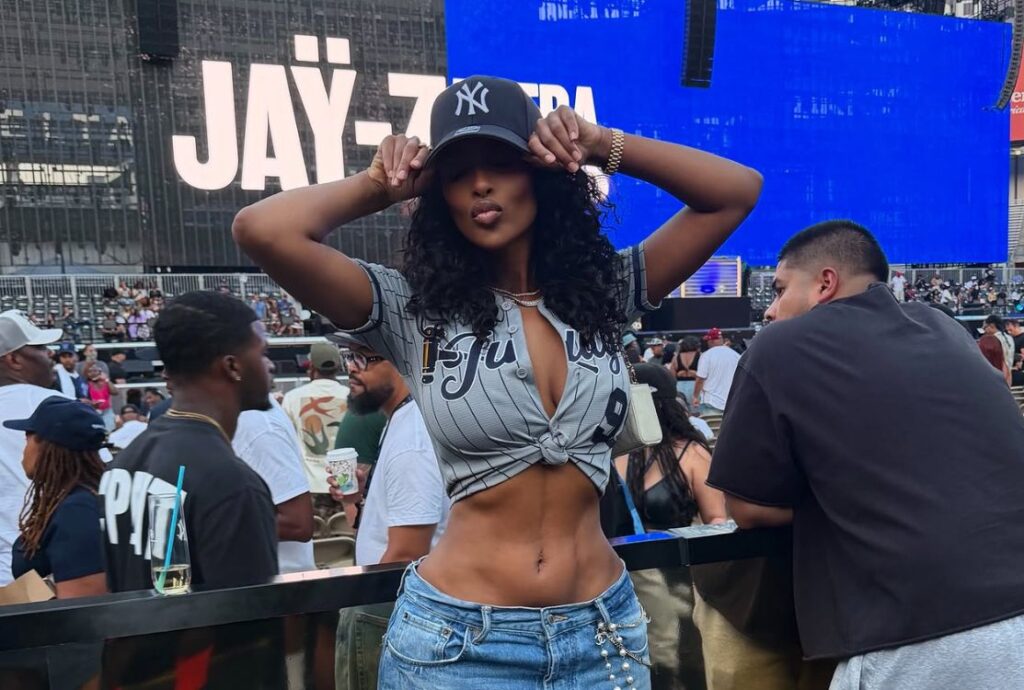 Hip-Hop’s Heartbeat: JAŸ-Z’s Yankee Stadium Takeover and the Baddie Blueprint Hip-Hop’s Heartbeat: JAŸ-Z’s Yankee Stadium Takeover and the Baddie Blueprint