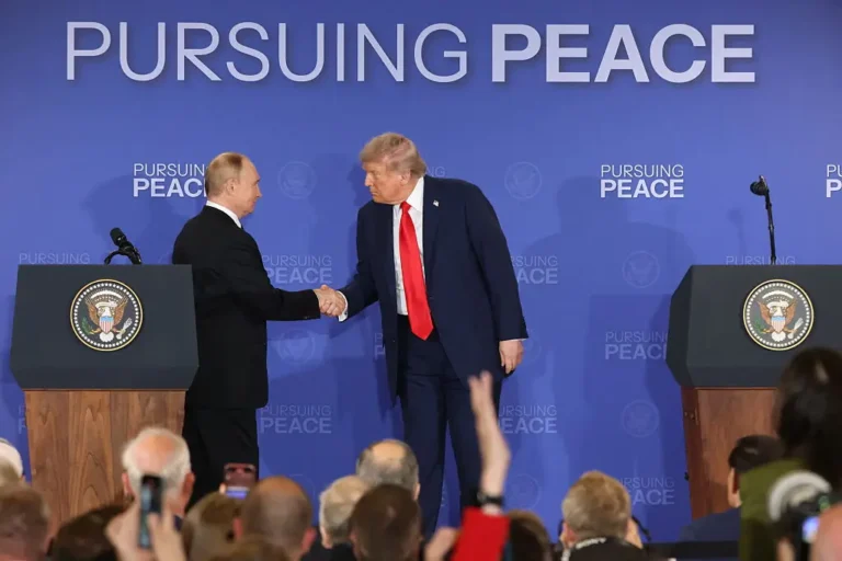 Trump’s Dictatorial Playbook: A Chilling Echo of Power Dynamics in Politics Trump’s Dictatorial Playbook: A Chilling Echo of Power Dynamics in Politics